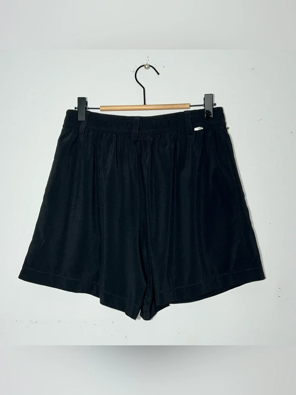 Vuori Optimist Shorts Black Stretch High Rise Elastic Back Pockets Size S